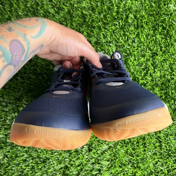 NIKE Team Hustle Basketball Sneakers size 7 youth - Picture 6 of 10